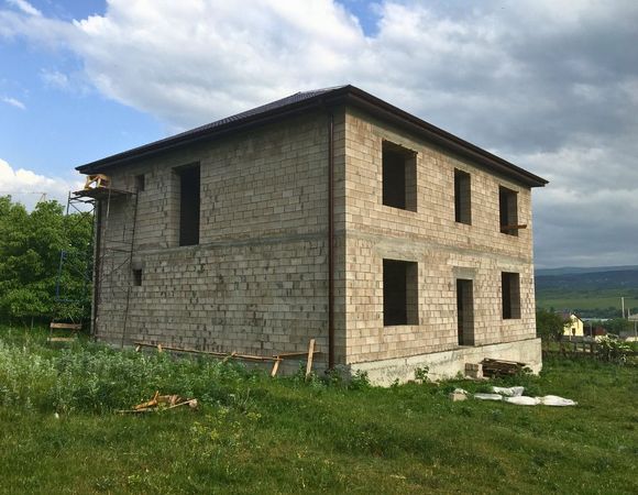 Двухэтажный жилой дом, пос. Мирный